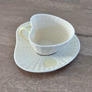 Vintage 7th Mark 1980-1992 Belleek Ireland Heart Shape TeaCup & Saucer Set‎